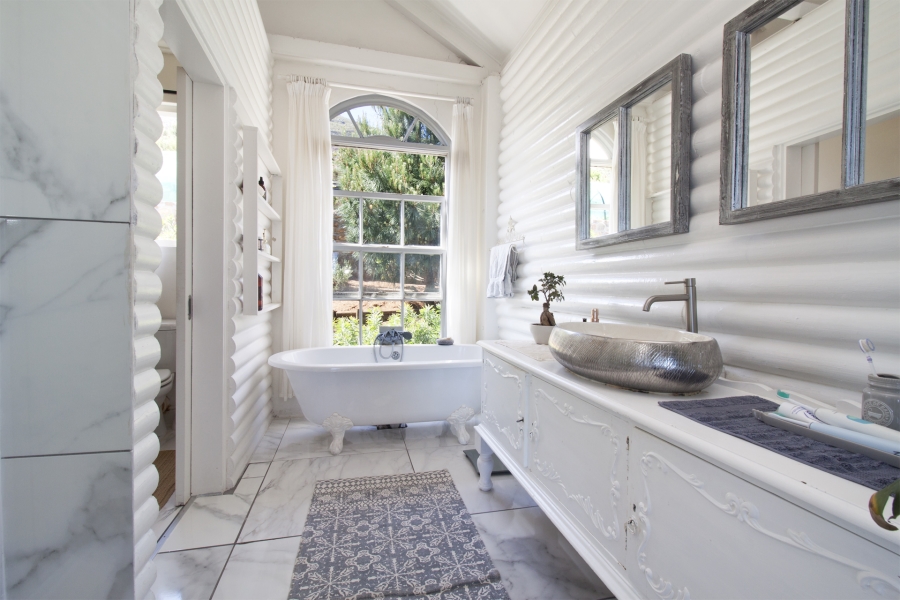 To Let 5 Bedroom Property for Rent in San Michel Western Cape